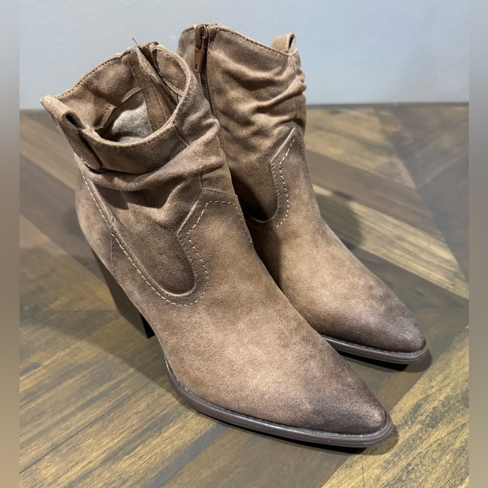 SOUL Naturalizer Maxime Ankle Boots Tan Faux Suede Pointed Toe | Women’s 6.5M